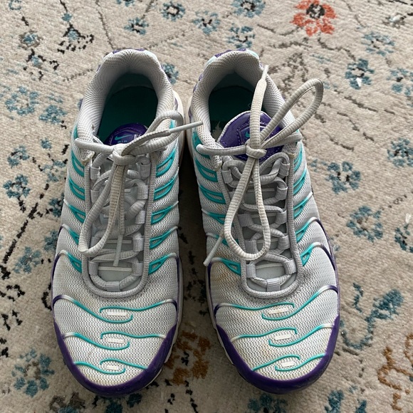 Nike shoes - Picture 2 of 3